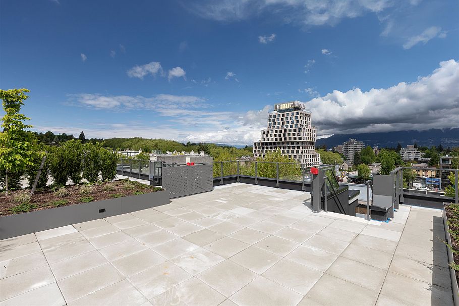 406 3668 W 10th Avenue Vancouver, BC - 2