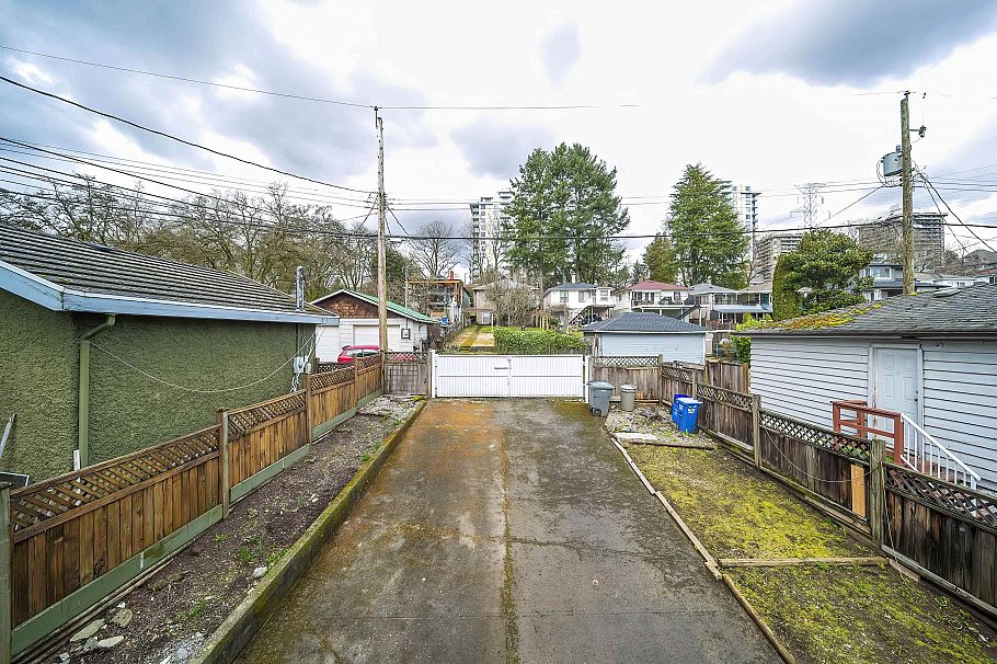3609 Turner Street Vancouver, BC - 34