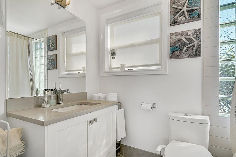 4218 W 10th Avenue Vancouver, BC - 22