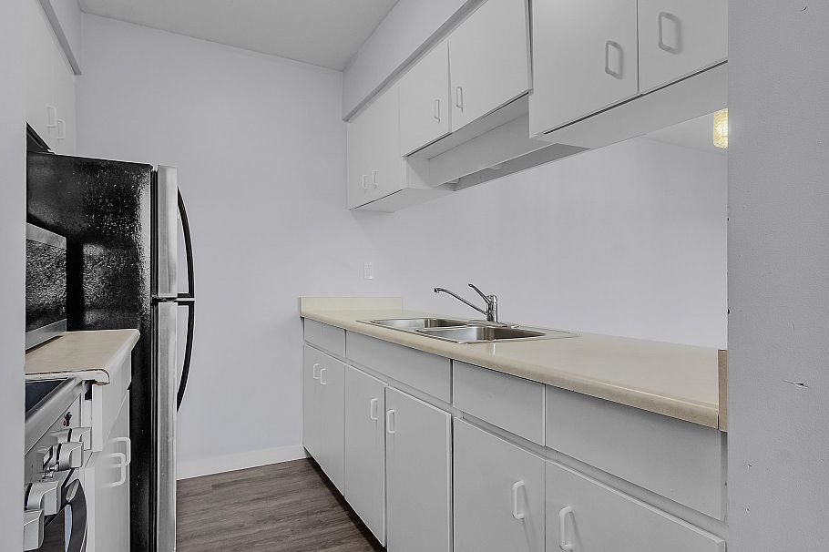 303 458 E 44th Avenue Vancouver, BC - 14