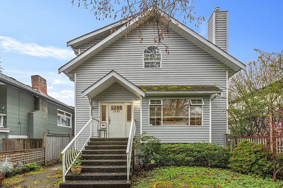 2586 W 8th Avenue Vancouver, BC - 22