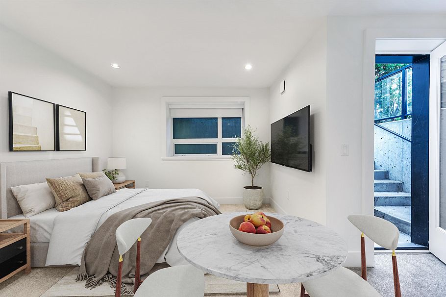 2431 W Broadway Vancouver, BC - 36