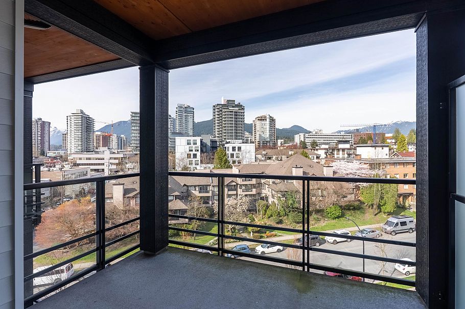 611 108 E 8th Street North Vancouver, BC - 17