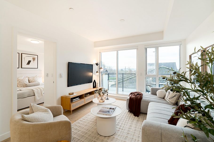 310 209 E 20th Avenue Vancouver, BC - 3