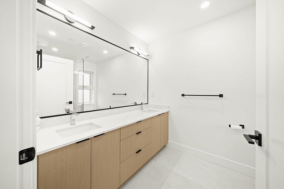 552 E 58th Avenue Vancouver, BC - 14