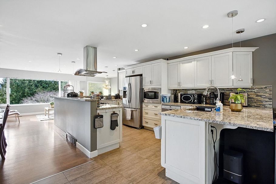 4938 Redonda Drive North Vancouver, BC - 3