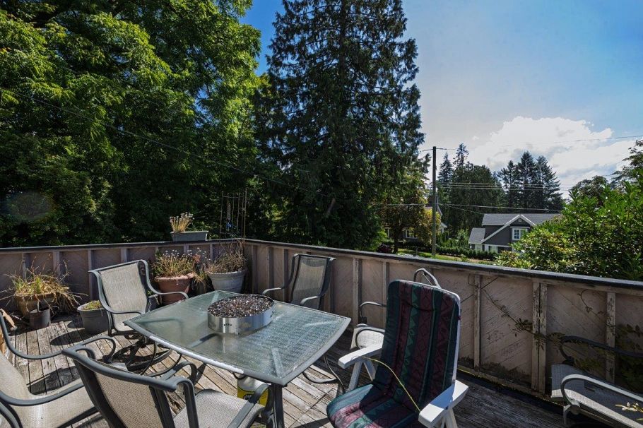 368 E Kings Road North Vancouver, BC - 35