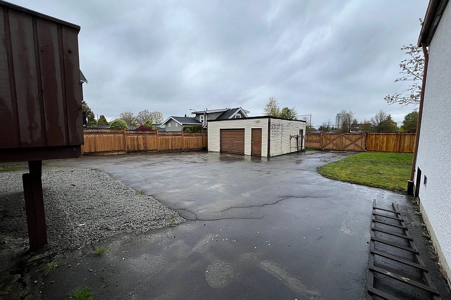 2435 E 38th Avenue Vancouver, BC - 15