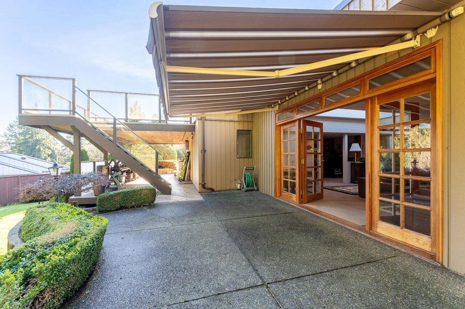 1588 Merlynn Crescent North Vancouver, BC - 11