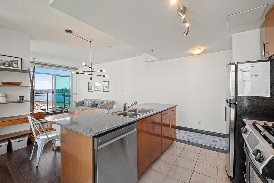 2001 188 E Esplanade North Vancouver, BC - 11