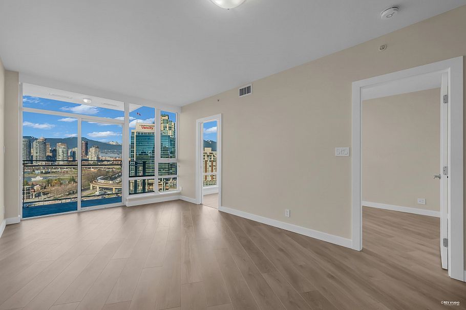 1613 1618 Quebec Street Vancouver, BC - 2