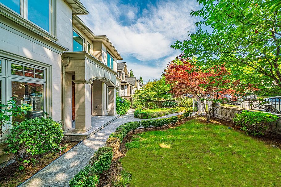 7165 Maple Street Vancouver, BC - 34