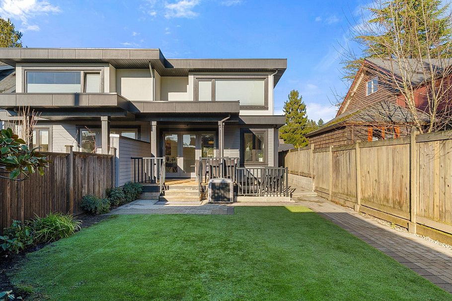 361 E 15th Street North Vancouver, BC - 17