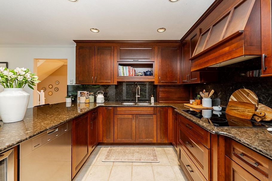 1174 Strathaven Drive North Vancouver, BC - 5