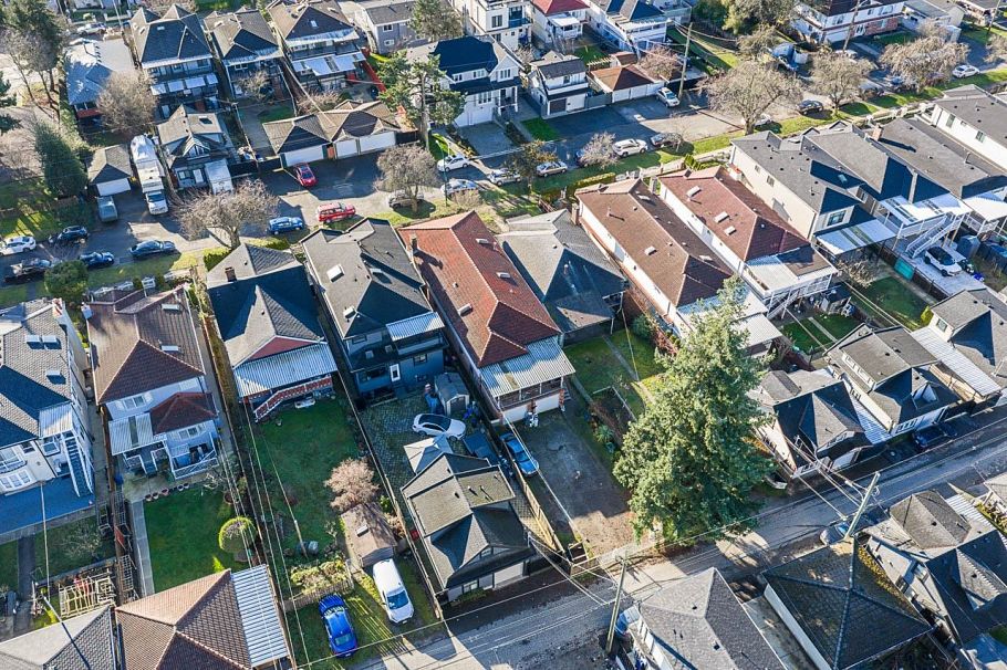 557 E 58th Avenue Vancouver, BC - 14