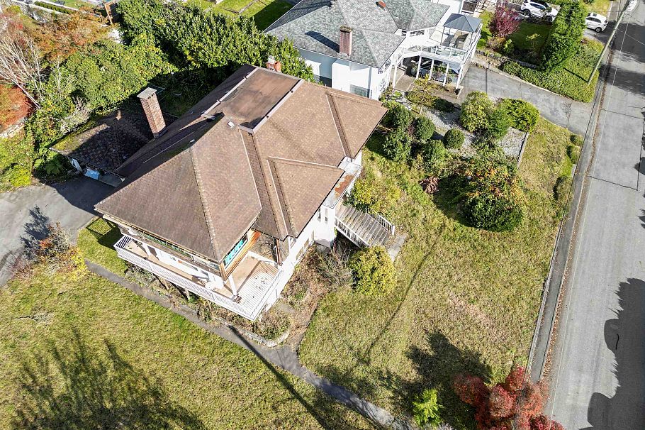 404 Somerset Street North Vancouver, BC - 11