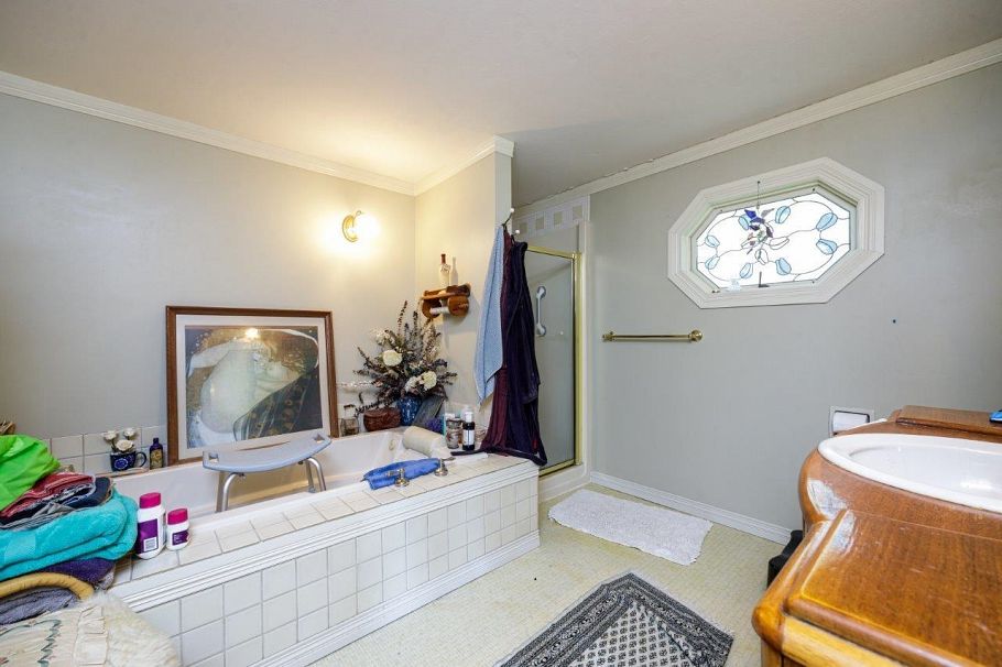 368 E Kings Road North Vancouver, BC - 29