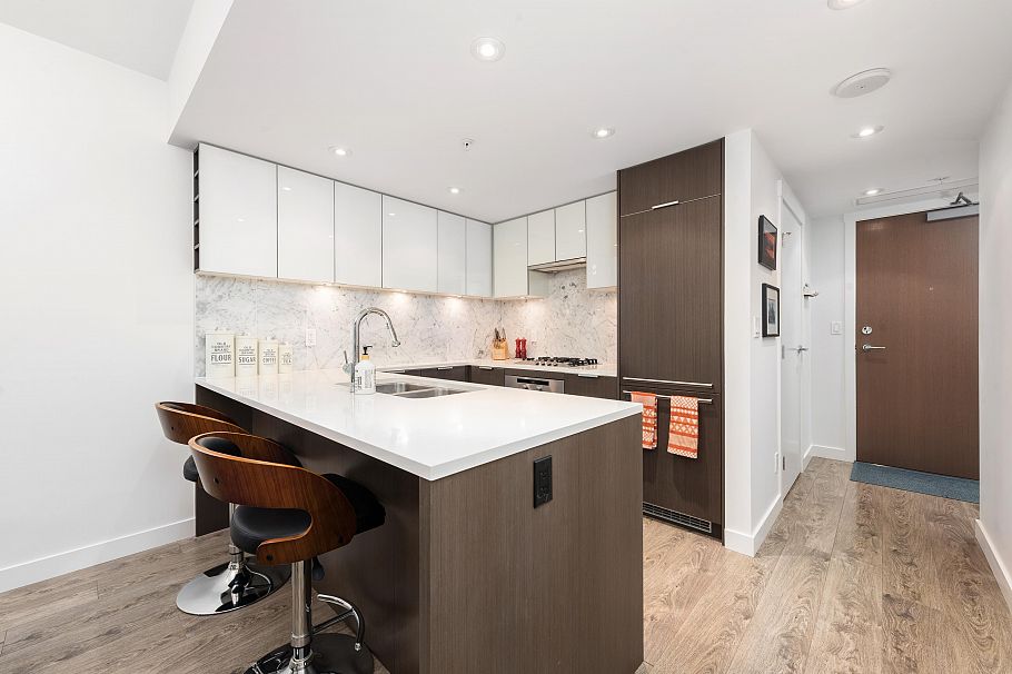 303 110 Switchmen Street Vancouver, BC - 3