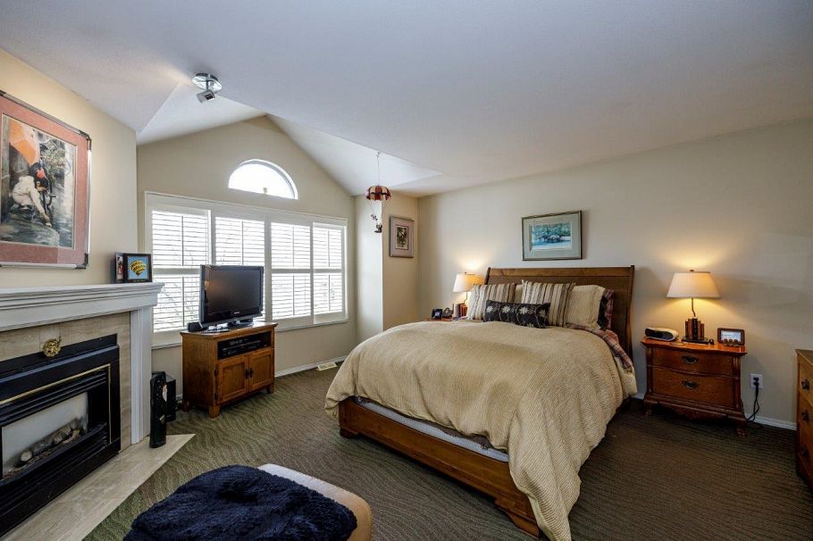 2 261 W 16th Street North Vancouver, BC - 20