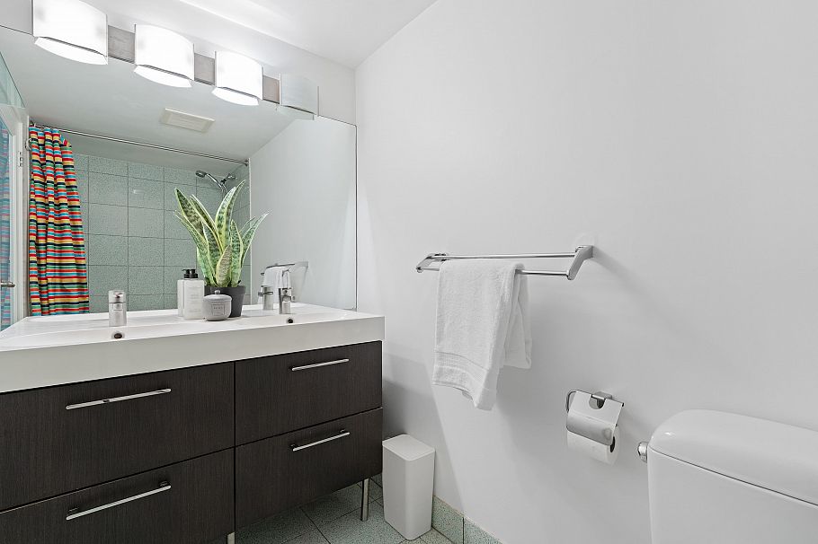 2343 W 7th Avenue Vancouver, BC - 24