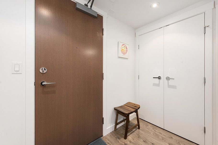 303 110 Switchmen Street Vancouver, BC - 2