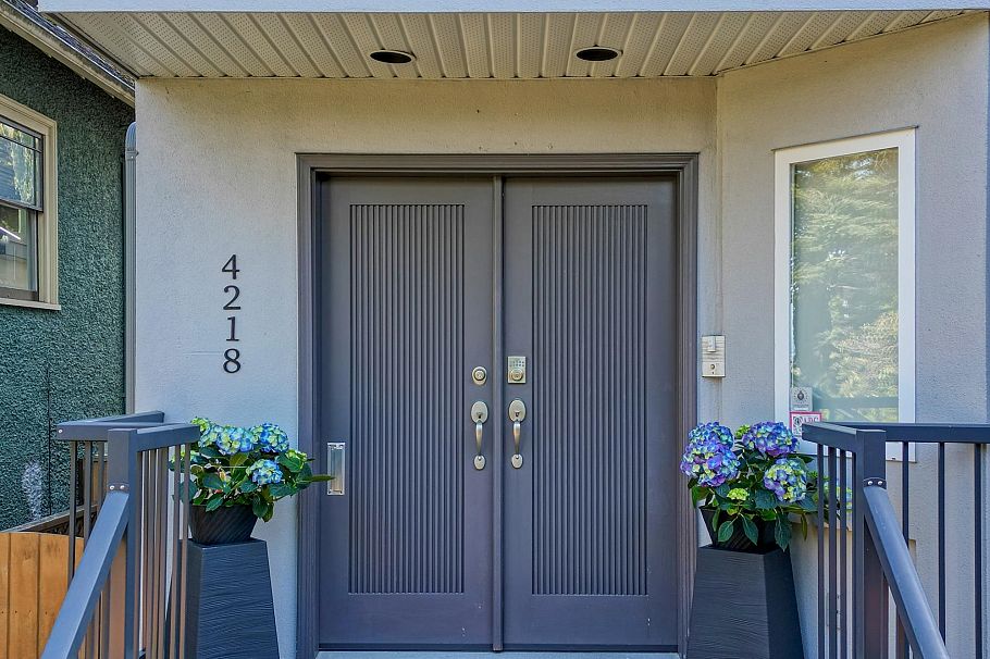 4218 W 10th Avenue Vancouver, BC - 5