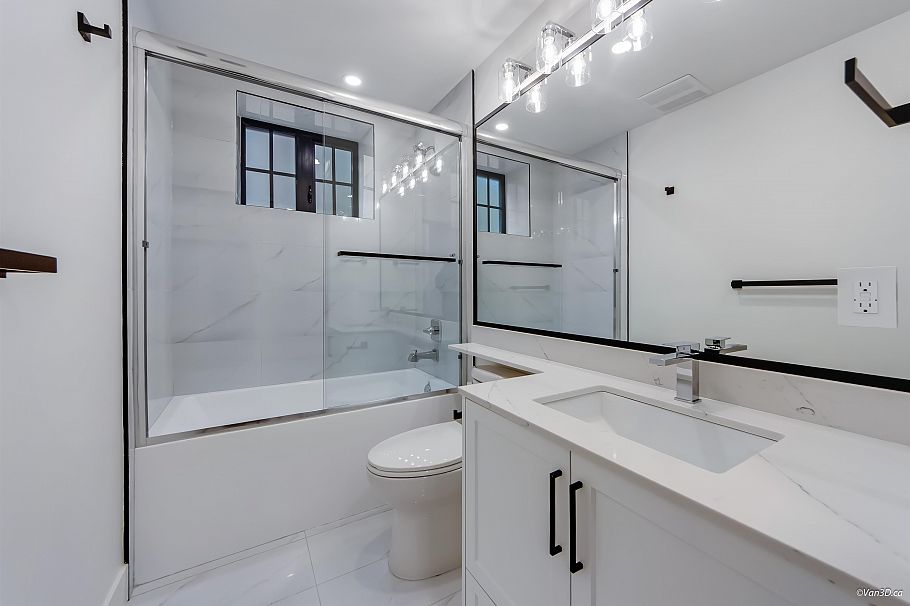 1347 E 64th Avenue Vancouver, BC - 18