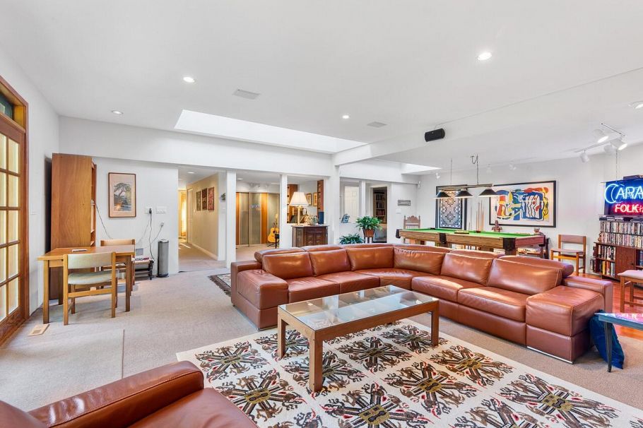 1588 Merlynn Crescent North Vancouver, BC - 3