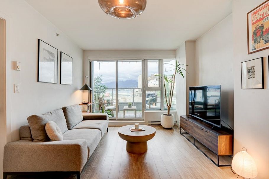 201 983 E Hastings Street Vancouver, BC - 1