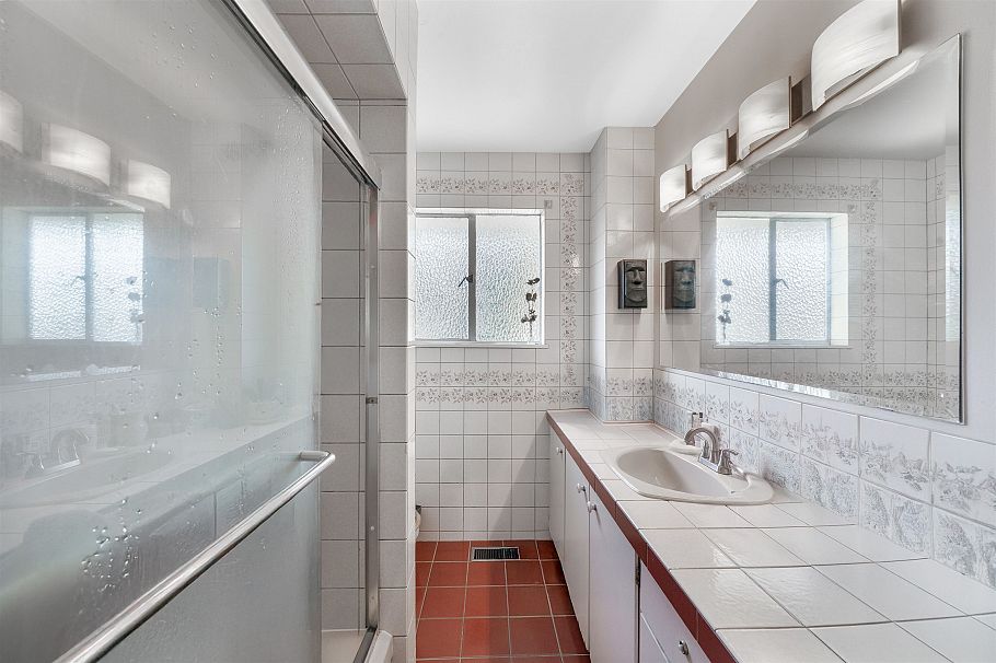 2285 Viewlynn Drive North Vancouver, BC - 9