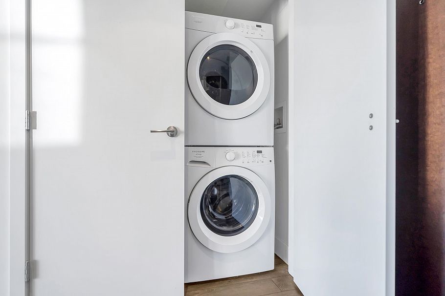 601 1550 Fern Street North Vancouver, BC - 32