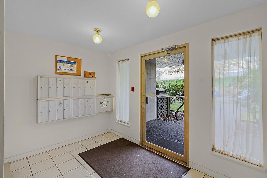 303 458 E 44th Avenue Vancouver, BC - 26