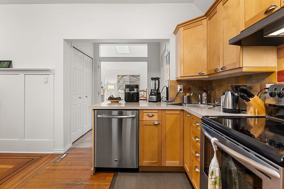 2980 W 8th Avenue Vancouver, BC - 10