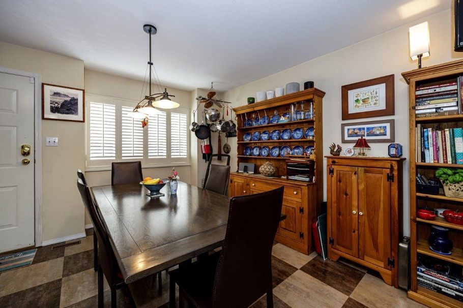 2 261 W 16th Street North Vancouver, BC - 16