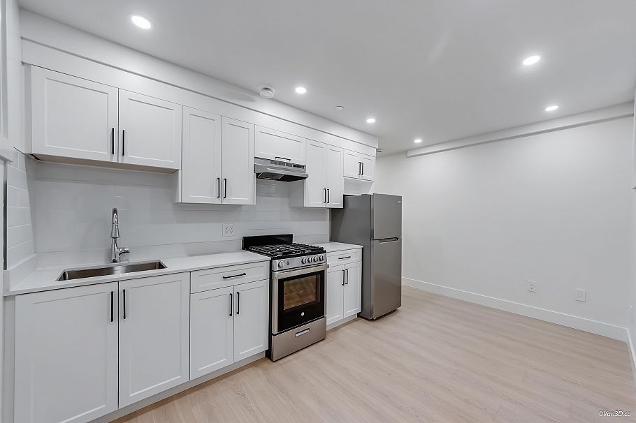 1347 E 64th Avenue Vancouver, BC - 17