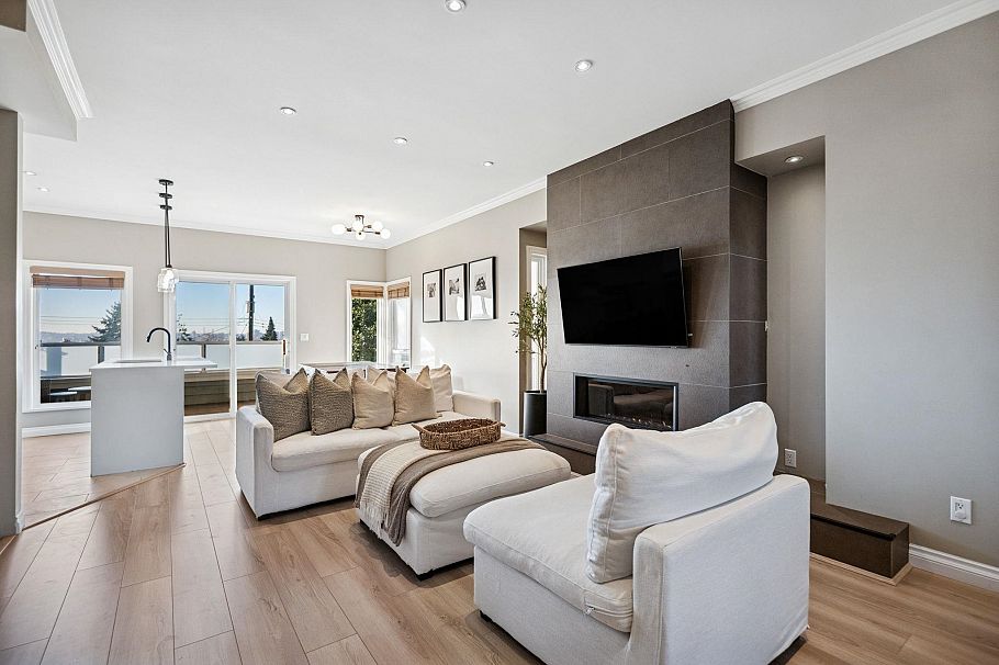 333 E Keith Road North Vancouver, BC - 4