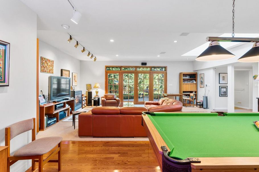 1588 Merlynn Crescent North Vancouver, BC - 8