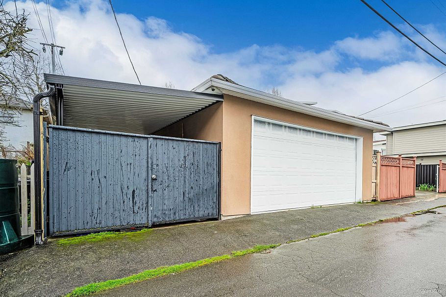 742 E 51st Avenue Vancouver, BC - 35