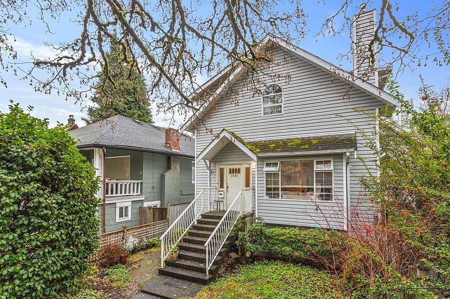 2586 W 8th Avenue Vancouver, BC - 1