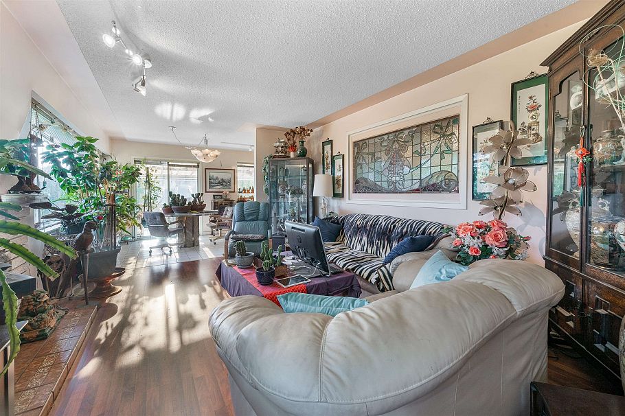 2285 Viewlynn Drive North Vancouver, BC - 3