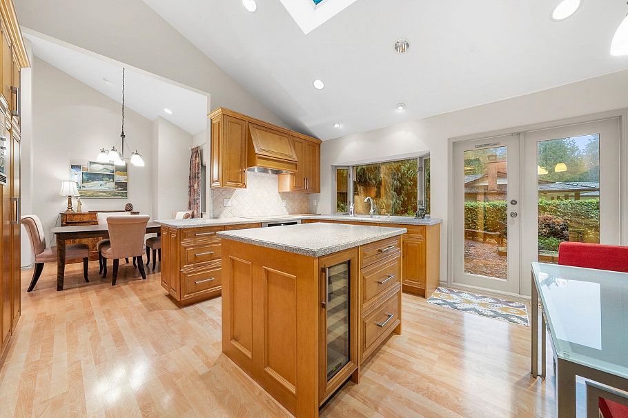 1200 Hilary Place North Vancouver, BC - 6