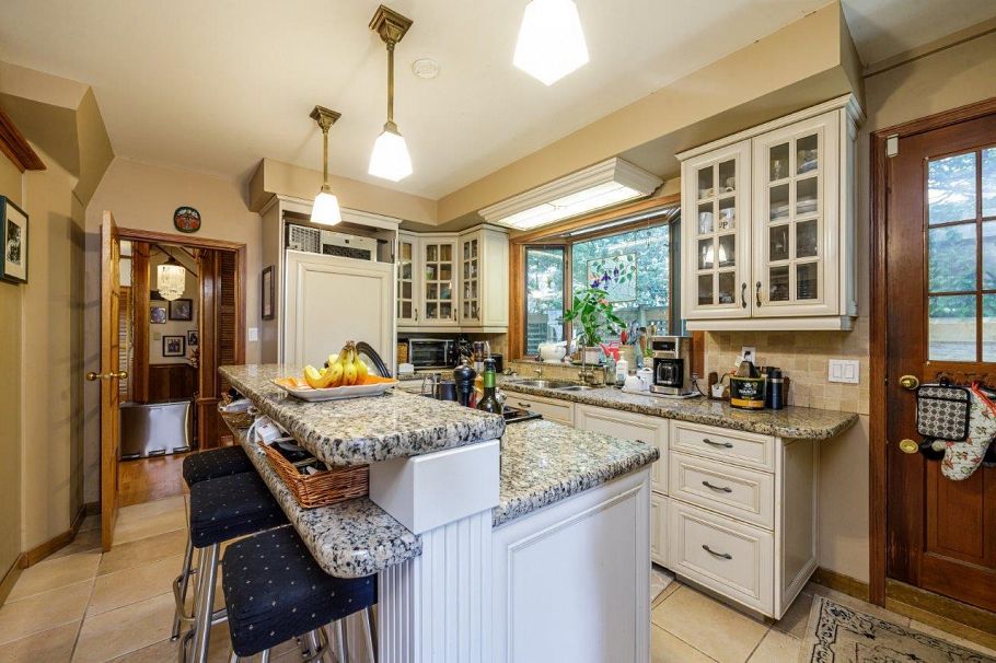 368 E Kings Road North Vancouver, BC - 10