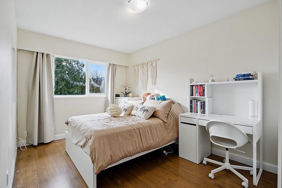 4938 Redonda Drive North Vancouver, BC - 16