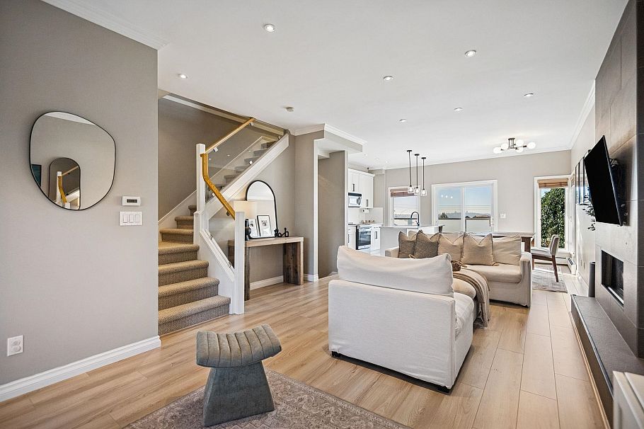 333 E Keith Road North Vancouver, BC - 11