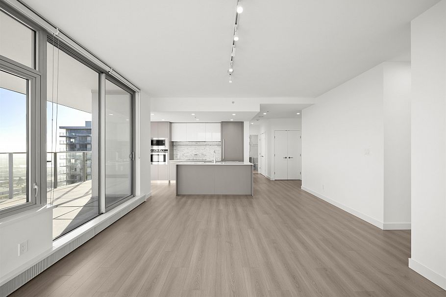 2402 8031 Nunavut Lane Vancouver, BC - 5