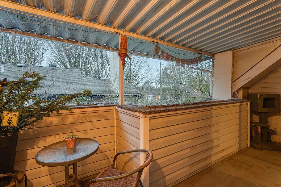 2586 W 8th Avenue Vancouver, BC - 14