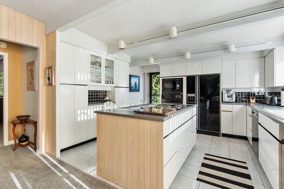 1588 Merlynn Crescent North Vancouver, BC - 18