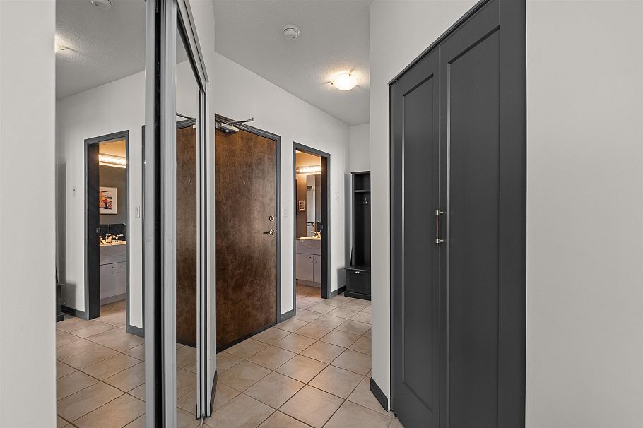 2001 188 E Esplanade North Vancouver, BC - 13