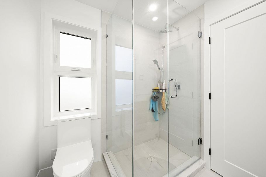 552 E 58th Avenue Vancouver, BC - 12