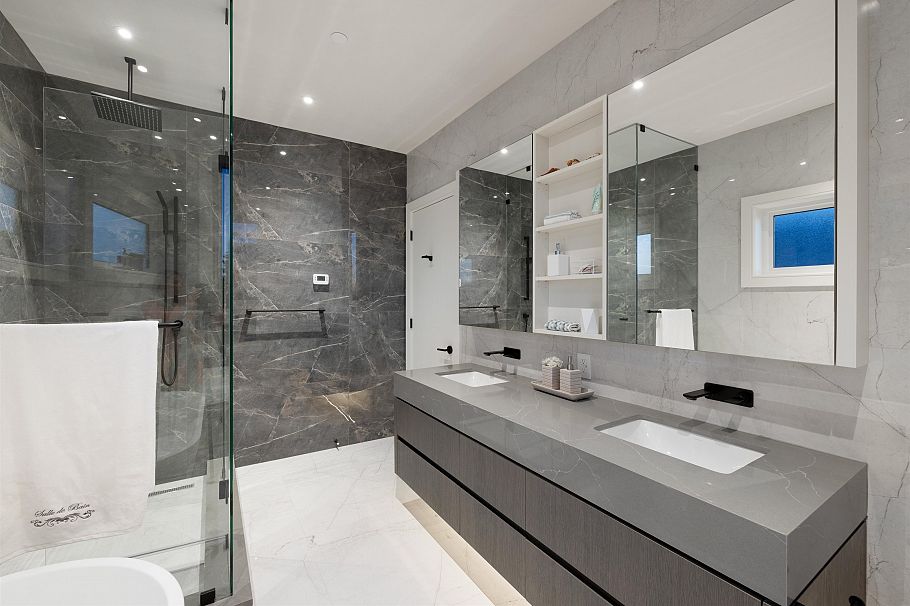 838 E 14th Street North Vancouver, BC - 28